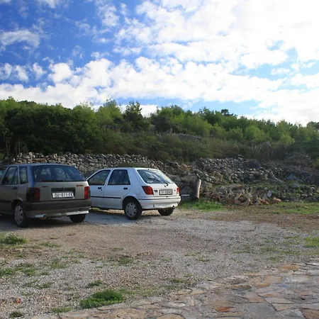 Apartments With A Parking Space Rukavac, Vis - 8851 Apartment *