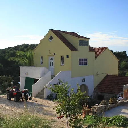 Apartment Apartments With A Parking Space Rukavac, Vis - 8851