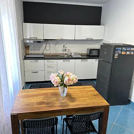 Apartment Apartments With A Parking Space Rukavac, Vis - 8851