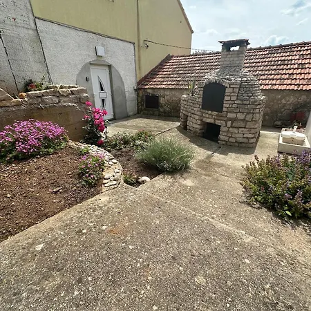 Apartment Apartments With A Parking Space Rukavac, Vis - 8851